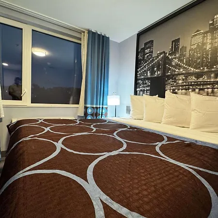 Super 8 By Wyndham Brooklyn Fulton Street Broadway Junction Hotel New York City Exterior photo